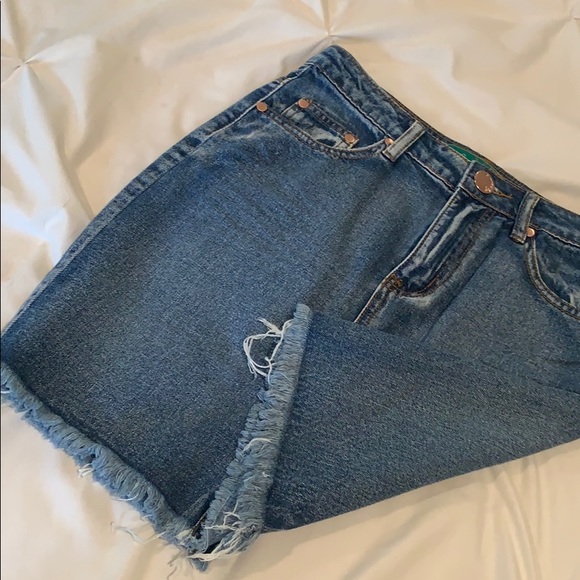 Distressed denim skirt with slit in the back - Picture 2 of 3